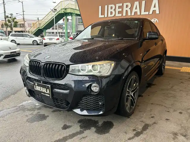ＢＭＷ Ｘ４ xDrive 28i Mスポーツ 高知県 2015(平27)年 17.4万km カーボンブラックM 純正HDDナビ/【CD/DVD/BT】ー/フロント/バックカメラ/クルーズコントロール(追従走行有り)/衝突被害軽減ブレーキ/車線逸脱警報/車線逸脱制御/パーキングアシスト/横滑り防止/パワーシート(メモリ機能有り)/コーナー、バックセンサー/パワーバックドア/ミラー一体型ETC/パドルシフト/オートホールド/オートワイパー/オートライト/純正LEDライト/スマートキー/プッシュスタート/MTモード付きAT/アイドリングストップ/純正アルミホイール 20インチ/スペアキー×1【スマートキー】/新車時整備手帳/取扱説明書/記録簿有