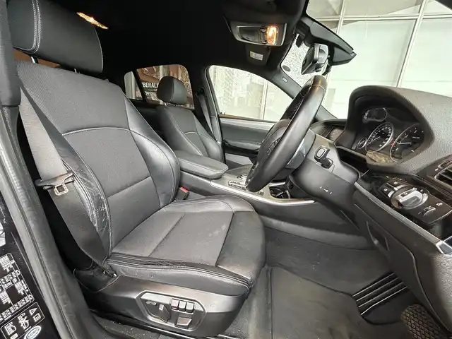 ＢＭＷ Ｘ４ xDrive 28i Mスポーツ 高知県 2015(平27)年 17.4万km カーボンブラックM 純正HDDナビ/【CD/DVD/BT】ー/フロント/バックカメラ/クルーズコントロール(追従走行有り)/衝突被害軽減ブレーキ/車線逸脱警報/車線逸脱制御/パーキングアシスト/横滑り防止/パワーシート(メモリ機能有り)/コーナー、バックセンサー/パワーバックドア/ミラー一体型ETC/パドルシフト/オートホールド/オートワイパー/オートライト/純正LEDライト/スマートキー/プッシュスタート/MTモード付きAT/アイドリングストップ/純正アルミホイール 20インチ/スペアキー×1【スマートキー】/新車時整備手帳/取扱説明書/記録簿有
