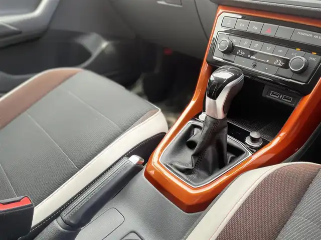 フォルクスワーゲン Ｔ－クロス TSI 1stプラス 栃木県 2020(令2)年 5.8万km ピュアホワイト スマートキー/ナビ/フルセグTV/バックカメラ/ETC/ドラレコF/R/ACC/フロントアシスト /レーンキープアシスト/ブラインドスポット /パークアシスト /ワイヤレスチャージ /AppleCarPlay/パークディスタンスコントロール