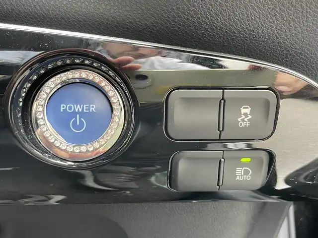 トヨタ プリウス S 群馬県 2016(平28)年 6.9万km 黒 純正ＳＤナビ/Ｂｌｕｅｔｏｏｔｈ/ワンセグＴＶ/ＣＤ/ＡＭＦＭ/バックカメラ/ＥＴＣ/オートライト/レーンキープアシスト/衝突軽減ブレーキ/レーダークルーズコントロール/社外エアロ/社外アルミホイール/革調シートカバー
