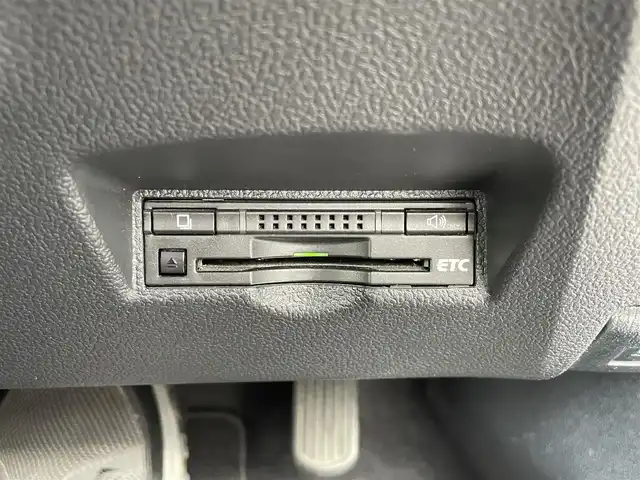 トヨタ プリウス S 群馬県 2016(平28)年 6.9万km 黒 純正ＳＤナビ/Ｂｌｕｅｔｏｏｔｈ/ワンセグＴＶ/ＣＤ/ＡＭＦＭ/バックカメラ/ＥＴＣ/オートライト/レーンキープアシスト/衝突軽減ブレーキ/レーダークルーズコントロール/社外エアロ/社外アルミホイール/革調シートカバー