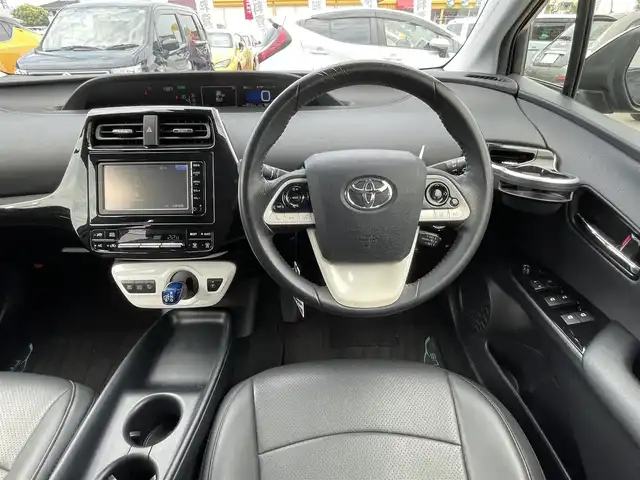 トヨタ プリウス S 群馬県 2016(平28)年 6.9万km 黒 純正ＳＤナビ/Ｂｌｕｅｔｏｏｔｈ/ワンセグＴＶ/ＣＤ/ＡＭＦＭ/バックカメラ/ＥＴＣ/オートライト/レーンキープアシスト/衝突軽減ブレーキ/レーダークルーズコントロール/社外エアロ/社外アルミホイール/革調シートカバー