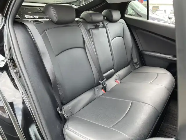 トヨタ プリウス S 群馬県 2016(平28)年 6.9万km 黒 純正ＳＤナビ/Ｂｌｕｅｔｏｏｔｈ/ワンセグＴＶ/ＣＤ/ＡＭＦＭ/バックカメラ/ＥＴＣ/オートライト/レーンキープアシスト/衝突軽減ブレーキ/レーダークルーズコントロール/社外エアロ/社外アルミホイール/革調シートカバー