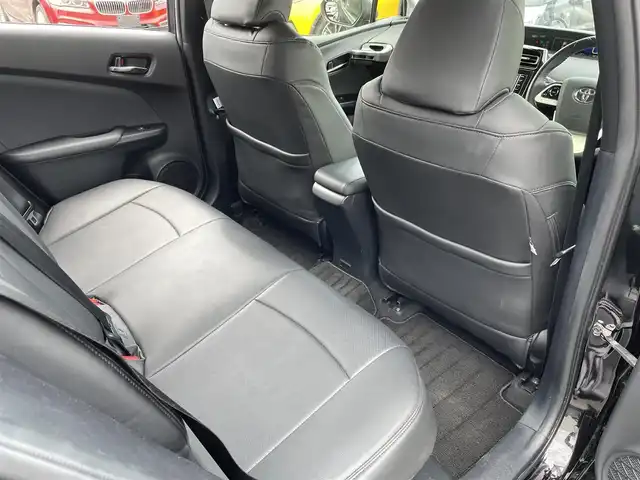 トヨタ プリウス S 群馬県 2016(平28)年 6.9万km 黒 純正ＳＤナビ/Ｂｌｕｅｔｏｏｔｈ/ワンセグＴＶ/ＣＤ/ＡＭＦＭ/バックカメラ/ＥＴＣ/オートライト/レーンキープアシスト/衝突軽減ブレーキ/レーダークルーズコントロール/社外エアロ/社外アルミホイール/革調シートカバー