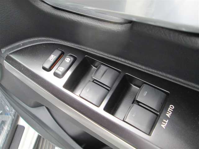 トヨタ ランドクルーザー ZX 千葉県 2018(平30)年 0.5万km ホワイトパールクリスタルシャイン ワンオーナー/メーカーナビ、フルセグTV/パノラミックビューモニター/オーディオ【CD/DVD/SD/BT/HDMI/Blu-ray】/トヨタプレミアムサウンド/リアエンターテイメントシステム/トヨタセーフティセンス(PSC.LDA.BSM)/レーダークルーズコントロール/サンルーフ/茶革シート/前席パワーシート/シートヒーター/エアーシート/２列目セミパワーシート/シートヒーター/３列目格納シート/LEDヘッドライト&LEDフォグ/純正20インチアルミホイール/前後コーナーセンサー/ビルトインETC2.0&TVキット/新車整備手帳/取扱説明書/スペアキー/記録簿2枚