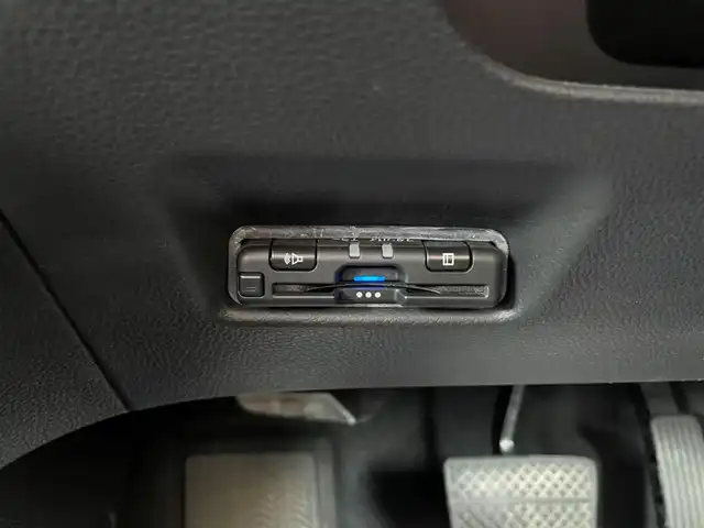 ホンダ フィット ホーム 和歌山県 2020(令2)年 1.9万km ルナシルバーM 純正ナビ（AM/FM/CD/DVD/フルセグTV/USB/Bluetooth）/ワンオーナー/踏み間違い衝突軽減システム/路外逸脱抑制機能/レーンキープアシストシステム/標識認識機能（速度超過お知らせ付）/CMBS警報/ACC先行車検知/先行車発進お知らせ/クルーズコントロール（追従有）/横滑り防止装置/前後ドライブレコーダー/オートライト/オートハイビーム/電子パーキング/前席純正ゴムマット/保証書/取扱説明書
