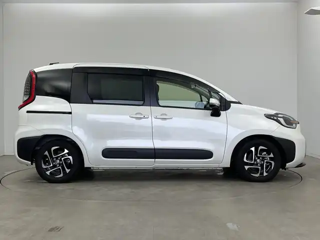トヨタ シエンタ ハイブリッド Z 新潟県 2023(令5)年 1.3万km ホワイトパールクリスタルシャイン 純正メモリナビ/フルセグTV/両側パワースライドドア/純正15インチアルミホイール/スマートキー×２/レーダークルーズコントロール/全方位カメラ/純正ETC2.0/LEDヘッドライト/純正フロアマット/Bluetooth/レーンキープアシスト