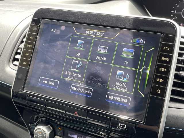日産 セレナ オーテック セーフティパッケージ 滋賀県 2022(令4)年 3万km ブリリアントホワイトパール 純正12.3インチナビ/・Bluetooth/・フルセグTV/・DVD/・CD/フリップダウンモニター/全方位カメラ/両側パワースライドドア/前後ドライブレコーダー/ETC/革シート/追従クルーズコントロール/ステアリングスイッチ/スマートキー/レーンキープアシスト/横滑り防止機能/衝突軽減機能