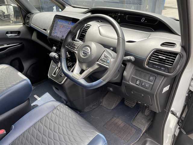 日産 セレナ オーテック セーフティパッケージ 滋賀県 2022(令4)年 3万km ブリリアントホワイトパール 純正12.3インチナビ/・Bluetooth/・フルセグTV/・DVD/・CD/フリップダウンモニター/全方位カメラ/両側パワースライドドア/前後ドライブレコーダー/ETC/革シート/追従クルーズコントロール/ステアリングスイッチ/スマートキー/レーンキープアシスト/横滑り防止機能/衝突軽減機能