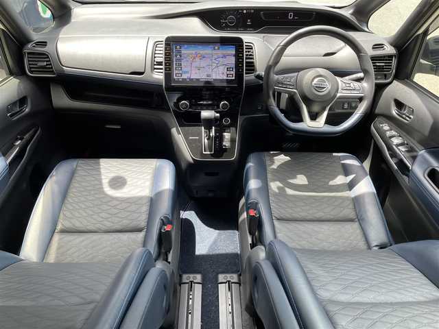 日産 セレナ オーテック セーフティパッケージ 滋賀県 2022(令4)年 3万km ブリリアントホワイトパール 純正12.3インチナビ/・Bluetooth/・フルセグTV/・DVD/・CD/フリップダウンモニター/全方位カメラ/両側パワースライドドア/前後ドライブレコーダー/ETC/革シート/追従クルーズコントロール/ステアリングスイッチ/スマートキー/レーンキープアシスト/横滑り防止機能/衝突軽減機能