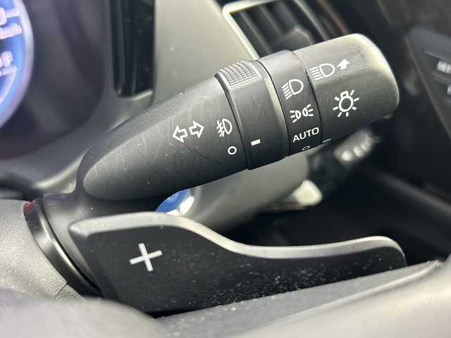 トヨタ クラウン ハイブリッド G－エグゼクティブ 愛知県 2018(平30)年 3.9万km プレシャスシルバー 禁煙車/純正8インチナビ/（CD/DVD/Bluetooth/フルセグTV/USB)/TRDエアロ/トヨタセーフティセンス/・プリクラッシュセーフティ/・レーンキープアシスト/・オートマチックハイビーム/・追従式クルーズコントロール/・クリアランスソナー/パーキングアシスト/ブラインドスポットモニター/ヘッドアップディスプレイ/ETC2.0/ドライブレコーダー/デジタルインナーミラー/レザーシート/シートベンチレーション/シートヒーター/パワーシート/メモリシート/パドルシフト/スマートキー/スペアキー・カードキー有/純正18インチアルミホイール/LEDヘッドライト/フロントフォグライト/純正フロアマット