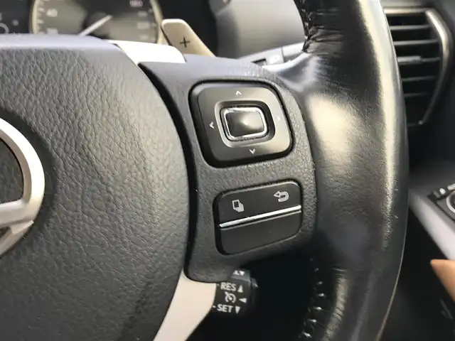 レクサス ＮＸ 200t Iパッケージ 富山県 2015(平27)年 7.4万km レッドマイカクリスタルシャイン 〇純正ナビ/〇フルセグTV/〇バックカメラ/〇ビルトインETC/〇クルーズコントロール/〇LEDヘッドランプ/〇オートライト/〇フォグランプ/〇純正18インチアルミ/〇革巻きステアリング/〇ステアリングヒーター/〇パドルシフト/〇左右独立オートエアコン/〇革シート/〇シートヒーター/〇パワーシート