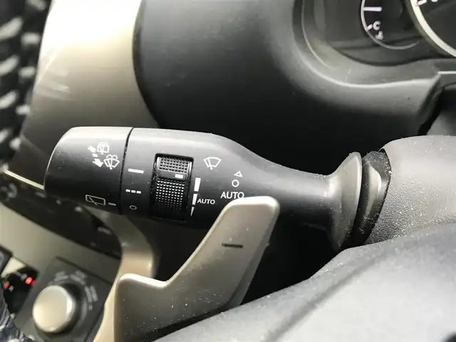 レクサス ＮＸ 200t Iパッケージ 富山県 2015(平27)年 7.4万km レッドマイカクリスタルシャイン 〇純正ナビ/〇フルセグTV/〇バックカメラ/〇ビルトインETC/〇クルーズコントロール/〇LEDヘッドランプ/〇オートライト/〇フォグランプ/〇純正18インチアルミ/〇革巻きステアリング/〇ステアリングヒーター/〇パドルシフト/〇左右独立オートエアコン/〇革シート/〇シートヒーター/〇パワーシート