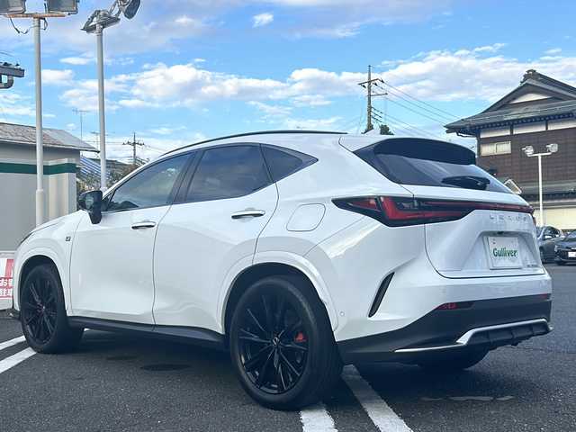 レクサス ＮＸ 350h Fスポーツ 東京都 2023(令5)年 2.2万km ホワイトノーヴァガラスフレーク 純正ナビ/・Bluetooth/TV/USB/Lexus Safety System＋/・プリクラッシュセーフティ/・緊急時操舵支援/・アダプティブハイビームシステム/・レーンディパーチャーアラート/・レーントレーシングアシスト/・レーダークルーズコントロール/・ロードサインアシスト/・発進遅れ告知機能/・ドライバー異常時対応システム/・プロアクティブドライビングアシスト/パノラミックビューモニター/オートライトシステム/アダプティブ・フロントライティング・システム/横滑り防止装置/盗難防止装置/雨滴感応間欠式フロントワイパー/ドライブレコーダー/20インチ純正ホイール/ムーンルーフ/コーナーセンサー/シートヒーター/エアシート/パワーシート/スペアキー2本