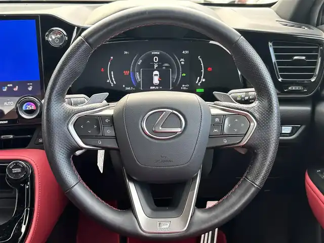 レクサス ＮＸ 350h Fスポーツ 東京都 2023(令5)年 2.2万km ホワイトノーヴァガラスフレーク 純正ナビ/・Bluetooth/TV/USB/Lexus Safety System＋/・プリクラッシュセーフティ/・緊急時操舵支援/・アダプティブハイビームシステム/・レーンディパーチャーアラート/・レーントレーシングアシスト/・レーダークルーズコントロール/・ロードサインアシスト/・発進遅れ告知機能/・ドライバー異常時対応システム/・プロアクティブドライビングアシスト/パノラミックビューモニター/オートライトシステム/アダプティブ・フロントライティング・システム/横滑り防止装置/盗難防止装置/雨滴感応間欠式フロントワイパー/ドライブレコーダー/20インチ純正ホイール/ムーンルーフ/コーナーセンサー/シートヒーター/エアシート/パワーシート/スペアキー2本