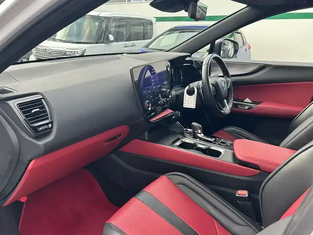 レクサス ＮＸ 350h Fスポーツ 東京都 2023(令5)年 2.2万km ホワイトノーヴァガラスフレーク 純正ナビ/・Bluetooth/TV/USB/Lexus Safety System＋/・プリクラッシュセーフティ/・緊急時操舵支援/・アダプティブハイビームシステム/・レーンディパーチャーアラート/・レーントレーシングアシスト/・レーダークルーズコントロール/・ロードサインアシスト/・発進遅れ告知機能/・ドライバー異常時対応システム/・プロアクティブドライビングアシスト/パノラミックビューモニター/オートライトシステム/アダプティブ・フロントライティング・システム/横滑り防止装置/盗難防止装置/雨滴感応間欠式フロントワイパー/ドライブレコーダー/20インチ純正ホイール/ムーンルーフ/コーナーセンサー/シートヒーター/エアシート/パワーシート/スペアキー2本