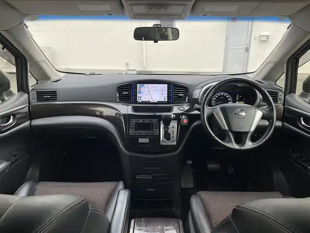 日産 エルグランド 250ハイウェイスター 三重県 2013(平25)年 11.1万km ファントムブラック 登録時走行距離　１１１０６１ｋｍ/ワンオーナー/純正ナビ/AM/FM/CD/Bluetooth/TV（フルセグ）/後席モニター/バックカメラ/片側パワースライド（左）/オッドマン/三列シート/後席エアコン/AUTOライト/パワーウインドウ/プッシュスタート/スタットレスタイヤ/ドアバイザー