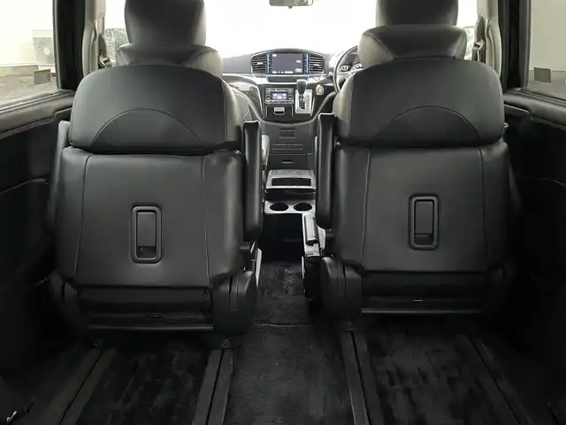日産 エルグランド 250ハイウェイスター 三重県 2013(平25)年 11.1万km ファントムブラック 登録時走行距離　１１１０６１ｋｍ/ワンオーナー/純正ナビ/AM/FM/CD/Bluetooth/TV（フルセグ）/後席モニター/バックカメラ/片側パワースライド（左）/オッドマン/三列シート/後席エアコン/AUTOライト/パワーウインドウ/プッシュスタート/スタットレスタイヤ/ドアバイザー