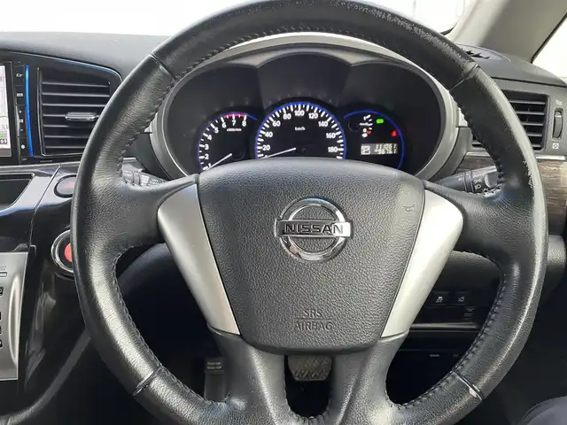 日産 エルグランド 250ハイウェイスター 三重県 2013(平25)年 11.1万km ファントムブラック 登録時走行距離　１１１０６１ｋｍ/ワンオーナー/純正ナビ/AM/FM/CD/Bluetooth/TV（フルセグ）/後席モニター/バックカメラ/片側パワースライド（左）/オッドマン/三列シート/後席エアコン/AUTOライト/パワーウインドウ/プッシュスタート/スタットレスタイヤ/ドアバイザー