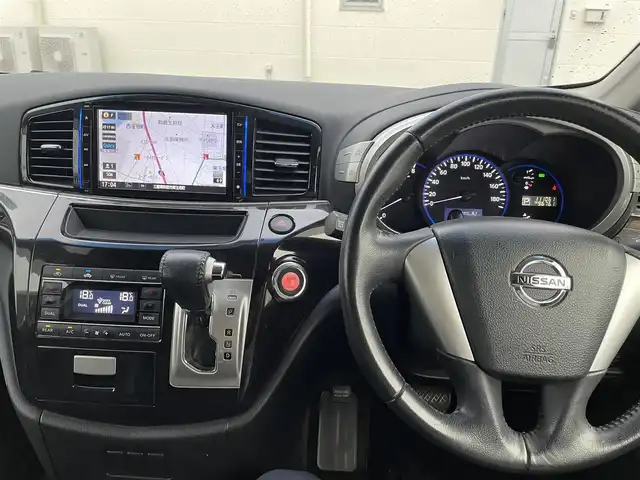 日産 エルグランド 250ハイウェイスター 三重県 2013(平25)年 11.1万km ファントムブラック 登録時走行距離　１１１０６１ｋｍ/ワンオーナー/純正ナビ/AM/FM/CD/Bluetooth/TV（フルセグ）/後席モニター/バックカメラ/片側パワースライド（左）/オッドマン/三列シート/後席エアコン/AUTOライト/パワーウインドウ/プッシュスタート/スタットレスタイヤ/ドアバイザー