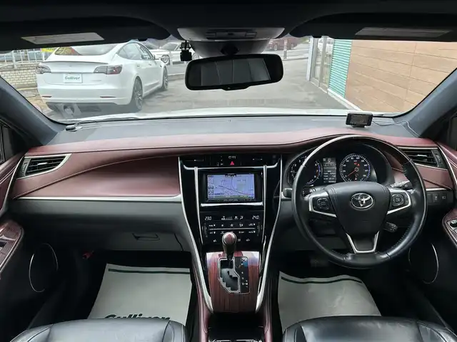 トヨタ ハリアー プレミアム 香川県 2014(平26)年 7.9万km ホワイトパールクリスタルシャイン 4WD車/社外HDDナビ/フルセグ/CD/DVD/BT/バックカメラ/サンルーフ/黒革シート/パワーシート/シートヒーター/電動テールゲート/オートハイビーム/LEDヘッドライト/スマートキー