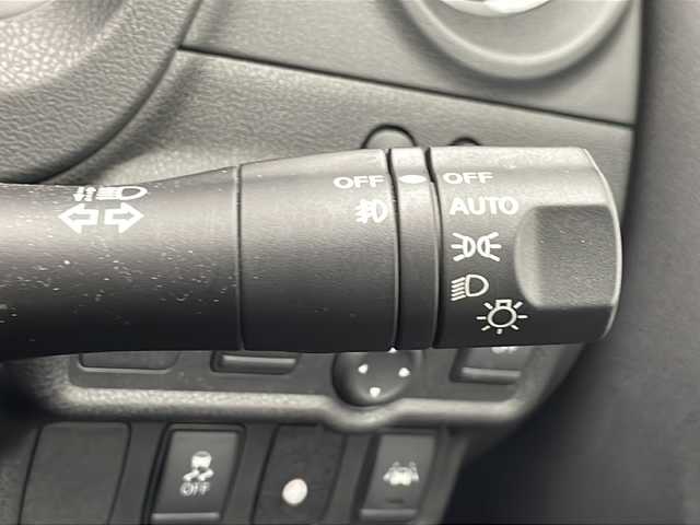 日産 ノート 千葉県 2018(平30)年 1.3万km ガーネットレッド 衝突軽減ブレーキ/レーンキープアシスト/レーダークルーズコントロール/純正SDナビ/（フルセグ/Bluetooth/CD/DVD/FM/AM）/ETC/アイドリングストップ/ハーフレザーシート/デジタルインナーミラー/LEDヘッドライト/フォグライト/電動格納ミラー