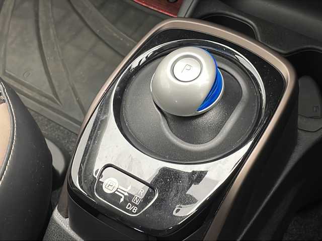 日産 ノート 千葉県 2018(平30)年 1.3万km ガーネットレッド 衝突軽減ブレーキ/レーンキープアシスト/レーダークルーズコントロール/純正SDナビ/（フルセグ/Bluetooth/CD/DVD/FM/AM）/ETC/アイドリングストップ/ハーフレザーシート/デジタルインナーミラー/LEDヘッドライト/フォグライト/電動格納ミラー