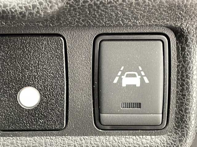 日産 ノート 千葉県 2018(平30)年 1.3万km ガーネットレッド 衝突軽減ブレーキ/レーンキープアシスト/レーダークルーズコントロール/純正SDナビ/（フルセグ/Bluetooth/CD/DVD/FM/AM）/ETC/アイドリングストップ/ハーフレザーシート/デジタルインナーミラー/LEDヘッドライト/フォグライト/電動格納ミラー