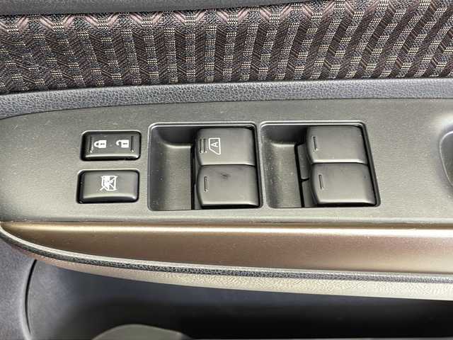 日産 ノート 千葉県 2018(平30)年 1.3万km ガーネットレッド 衝突軽減ブレーキ/レーンキープアシスト/レーダークルーズコントロール/純正SDナビ/（フルセグ/Bluetooth/CD/DVD/FM/AM）/ETC/アイドリングストップ/ハーフレザーシート/デジタルインナーミラー/LEDヘッドライト/フォグライト/電動格納ミラー