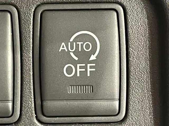 日産 セレナ ハイウェイスター プロパイロットED 愛知県 2016(平28)年 5.4万km マルーンレッド 2トーン 純正10インチナビ/プロパイロット/衝突軽減ブレーキ/両側電動スライドドア/ビルトインETC/LEDヘッドライト/バックカメラ/フルセグＴＶ/Ｂｌｕｅｔｏｏｔｈ/コーナーセンサー/レーンキープアシスト/HDMI接続/プッシュスタート/USB接続/スマートキー/CD/DVD再生/アイドリングストップ/ミュージックサーバー/ミュージックプレイヤー接続/純正フロアマット/純正アルミホイール/オートライト/禁煙車/2トーンカラー/ウィンカーミラー/電動格納ミラー/フォグランプ/電動パーキングブレーキ/オートブレーキホールド/横滑り防止装置/ステアリングリモコン/ハンズフリーパワースライドドア/Wエアコン