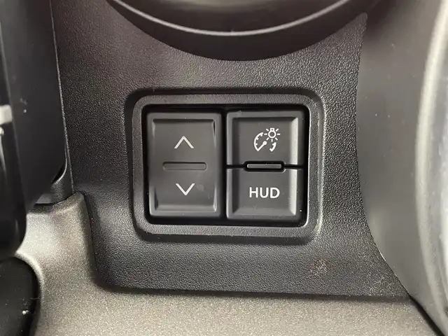 スズキ スペーシア ギア HYBRID XZターボ 宮城県 2022(令4)年 0.9万km アクティブイエロー/ガンメタリック2トーン 純正９型ナビ　/全周囲カメラ　/両側電動スライドドア　/ヘッドアップディスプレイ/スマートフォン連携　/シートヒーター　/パーキングセンサー　/レーダークルーズコントロール　/衝突軽減ブレーキ　/レーンキープアシスト　/ＬＥＤヘッドライト　/オートハイビーム　/フルセグＴＶ/CD/DVDプレーヤー/前後ドライブレコーダー/ビルトインETC/充電用USBポート/TVキャンセラー/純正14インチAW/禁煙車