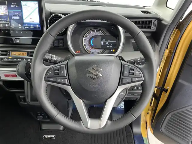 スズキ スペーシア ギア HYBRID XZターボ 宮城県 2022(令4)年 0.9万km アクティブイエロー/ガンメタリック2トーン 純正９型ナビ　/全周囲カメラ　/両側電動スライドドア　/ヘッドアップディスプレイ/スマートフォン連携　/シートヒーター　/パーキングセンサー　/レーダークルーズコントロール　/衝突軽減ブレーキ　/レーンキープアシスト　/ＬＥＤヘッドライト　/オートハイビーム　/フルセグＴＶ/CD/DVDプレーヤー/前後ドライブレコーダー/ビルトインETC/充電用USBポート/TVキャンセラー/純正14インチAW/禁煙車