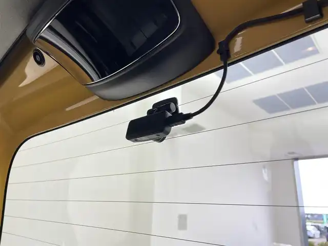 スズキ スペーシア ギア HYBRID XZターボ 宮城県 2022(令4)年 0.9万km アクティブイエロー/ガンメタリック2トーン 純正９型ナビ　/全周囲カメラ　/両側電動スライドドア　/ヘッドアップディスプレイ/スマートフォン連携　/シートヒーター　/パーキングセンサー　/レーダークルーズコントロール　/衝突軽減ブレーキ　/レーンキープアシスト　/ＬＥＤヘッドライト　/オートハイビーム　/フルセグＴＶ/CD/DVDプレーヤー/前後ドライブレコーダー/ビルトインETC/充電用USBポート/TVキャンセラー/純正14インチAW/禁煙車