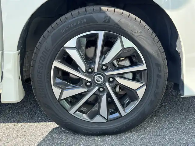 日産 セレナ e－パワー ハイウェイスター V 奈良県 2020(令2)年 4.8万km ブリリアントホワイトパール 2トーン 純正10インチナビ（MM520D-L）/（フルセグ/BT/CD/DVD）/純正フリップダウンモニター/プロパイロット/全方位モニター/ブラインドスポットモニター/前後コーナーセンサー/衝突軽減システム/レーンキープアシスト/両側パワースライドドア/前席シートヒーター/ステアリングヒーター/前方ドライブレコーダー（DH5-D）/デジタルインナーミラー/ETC/純正16インチAW/取り扱い説明書