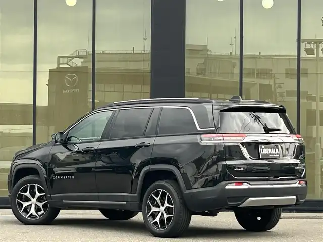 クライスラー・ジープ ジープ コマンダー リミテッド 石川県 2023(令5)年 2万km 黒 サンルーフ/メーカーナビ/全方位カメラ/レザーシート/パワーリアゲート/シートヒーター/BSM/ステアリングヒーター/シートメモリー/レーンキープ/衝突軽減/ETC２．０