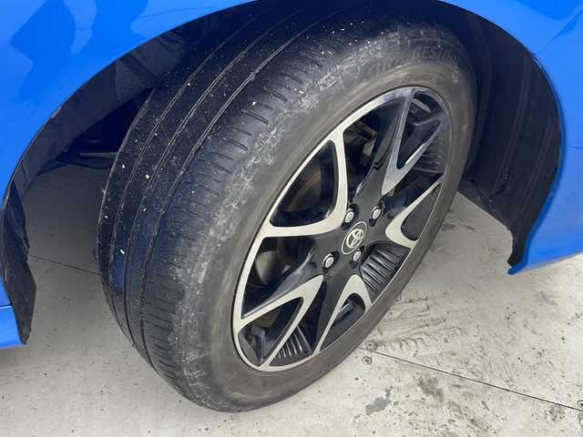 トヨタ ヤリス ハイブリッド Z 宮城県 2020(令2)年 8万km ブラック/シアンメタリック 禁煙車/ヘッドアップディスプレイ/トヨタセーフティーセンス/・レーダークルーズコントロール/・プリクラッシュセーフティーシステム/・パーキングサポートブレーキ/・ロードサインアシスト/・レーントレーシングアシスト/・クリアランスソナー/純正8インチディスプレイオーディオ/・BT.AM.FM.USB.Miracast/バックカメラ/前席シートヒーター/AC100V充電/ビルトインETC/純正ドライブレコーダー（F）/革巻きステアリング/ステアリングスイッチ/プッシュスタート/スマートキー2個/純正フロアマット/純正16インチアルミホイール/15インチアルミホイール付き冬タイヤ積込/ヘッドライトレベライザー/アイドリングストップ/横滑り防止機能