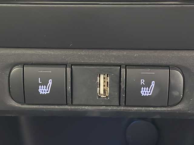 トヨタ ヤリス ハイブリッド Z 宮城県 2020(令2)年 8万km ブラック/シアンメタリック 禁煙車/ヘッドアップディスプレイ/トヨタセーフティーセンス/・レーダークルーズコントロール/・プリクラッシュセーフティーシステム/・パーキングサポートブレーキ/・ロードサインアシスト/・レーントレーシングアシスト/・クリアランスソナー/純正8インチディスプレイオーディオ/・BT.AM.FM.USB.Miracast/バックカメラ/前席シートヒーター/AC100V充電/ビルトインETC/純正ドライブレコーダー（F）/革巻きステアリング/ステアリングスイッチ/プッシュスタート/スマートキー2個/純正フロアマット/純正16インチアルミホイール/15インチアルミホイール付き冬タイヤ積込/ヘッドライトレベライザー/アイドリングストップ/横滑り防止機能