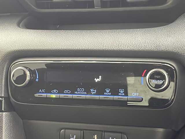 トヨタ ヤリス ハイブリッド Z 宮城県 2020(令2)年 8万km ブラック/シアンメタリック 禁煙車/ヘッドアップディスプレイ/トヨタセーフティーセンス/・レーダークルーズコントロール/・プリクラッシュセーフティーシステム/・パーキングサポートブレーキ/・ロードサインアシスト/・レーントレーシングアシスト/・クリアランスソナー/純正8インチディスプレイオーディオ/・BT.AM.FM.USB.Miracast/バックカメラ/前席シートヒーター/AC100V充電/ビルトインETC/純正ドライブレコーダー（F）/革巻きステアリング/ステアリングスイッチ/プッシュスタート/スマートキー2個/純正フロアマット/純正16インチアルミホイール/15インチアルミホイール付き冬タイヤ積込/ヘッドライトレベライザー/アイドリングストップ/横滑り防止機能