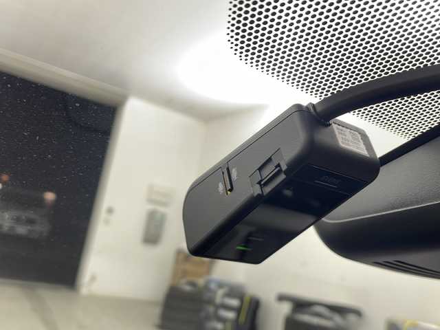 トヨタ ヤリス ハイブリッド Z 宮城県 2020(令2)年 8万km ブラック/シアンメタリック 禁煙車/ヘッドアップディスプレイ/トヨタセーフティーセンス/・レーダークルーズコントロール/・プリクラッシュセーフティーシステム/・パーキングサポートブレーキ/・ロードサインアシスト/・レーントレーシングアシスト/・クリアランスソナー/純正8インチディスプレイオーディオ/・BT.AM.FM.USB.Miracast/バックカメラ/前席シートヒーター/AC100V充電/ビルトインETC/純正ドライブレコーダー（F）/革巻きステアリング/ステアリングスイッチ/プッシュスタート/スマートキー2個/純正フロアマット/純正16インチアルミホイール/15インチアルミホイール付き冬タイヤ積込/ヘッドライトレベライザー/アイドリングストップ/横滑り防止機能