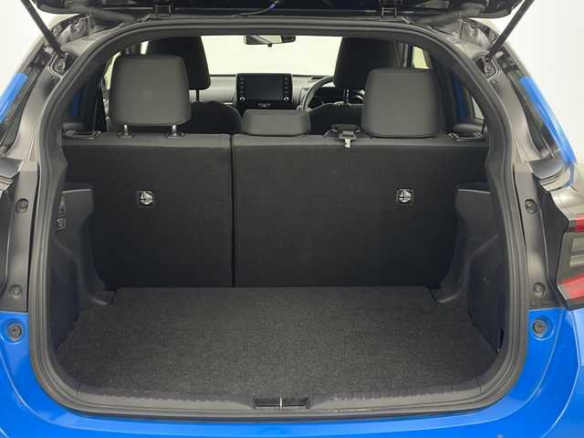 トヨタ ヤリス ハイブリッド Z 宮城県 2020(令2)年 8万km ブラック/シアンメタリック 禁煙車/ヘッドアップディスプレイ/トヨタセーフティーセンス/・レーダークルーズコントロール/・プリクラッシュセーフティーシステム/・パーキングサポートブレーキ/・ロードサインアシスト/・レーントレーシングアシスト/・クリアランスソナー/純正8インチディスプレイオーディオ/・BT.AM.FM.USB.Miracast/バックカメラ/前席シートヒーター/AC100V充電/ビルトインETC/純正ドライブレコーダー（F）/革巻きステアリング/ステアリングスイッチ/プッシュスタート/スマートキー2個/純正フロアマット/純正16インチアルミホイール/15インチアルミホイール付き冬タイヤ積込/ヘッドライトレベライザー/アイドリングストップ/横滑り防止機能