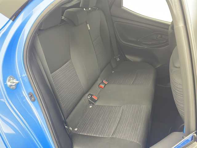 トヨタ ヤリス ハイブリッド Z 宮城県 2020(令2)年 8万km ブラック/シアンメタリック 禁煙車/ヘッドアップディスプレイ/トヨタセーフティーセンス/・レーダークルーズコントロール/・プリクラッシュセーフティーシステム/・パーキングサポートブレーキ/・ロードサインアシスト/・レーントレーシングアシスト/・クリアランスソナー/純正8インチディスプレイオーディオ/・BT.AM.FM.USB.Miracast/バックカメラ/前席シートヒーター/AC100V充電/ビルトインETC/純正ドライブレコーダー（F）/革巻きステアリング/ステアリングスイッチ/プッシュスタート/スマートキー2個/純正フロアマット/純正16インチアルミホイール/15インチアルミホイール付き冬タイヤ積込/ヘッドライトレベライザー/アイドリングストップ/横滑り防止機能