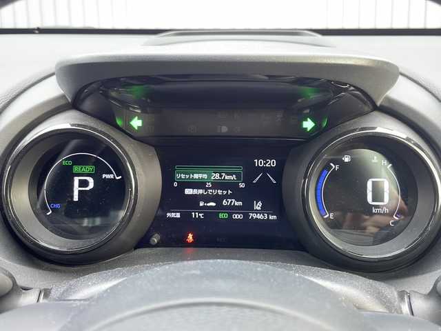 トヨタ ヤリス ハイブリッド Z 宮城県 2020(令2)年 8万km ブラック/シアンメタリック 禁煙車/ヘッドアップディスプレイ/トヨタセーフティーセンス/・レーダークルーズコントロール/・プリクラッシュセーフティーシステム/・パーキングサポートブレーキ/・ロードサインアシスト/・レーントレーシングアシスト/・クリアランスソナー/純正8インチディスプレイオーディオ/・BT.AM.FM.USB.Miracast/バックカメラ/前席シートヒーター/AC100V充電/ビルトインETC/純正ドライブレコーダー（F）/革巻きステアリング/ステアリングスイッチ/プッシュスタート/スマートキー2個/純正フロアマット/純正16インチアルミホイール/15インチアルミホイール付き冬タイヤ積込/ヘッドライトレベライザー/アイドリングストップ/横滑り防止機能