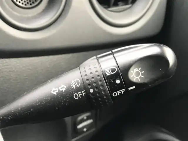 トヨタ ｂＢ Z Lパッケージ 富山県 2013(平25)年 7.8万km ブライトシルバーM 純正ナビ/フルセグTV/Bluetooth/スマートキー/ウインカーミラー/電動格納ミラー/ヘッドライトレベライザー/フォグランプ/パワーウインドウ/AAC