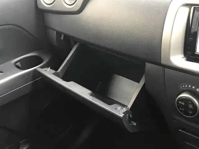 トヨタ ｂＢ Z Lパッケージ 富山県 2013(平25)年 7.8万km ブライトシルバーM 純正ナビ/フルセグTV/Bluetooth/スマートキー/ウインカーミラー/電動格納ミラー/ヘッドライトレベライザー/フォグランプ/パワーウインドウ/AAC