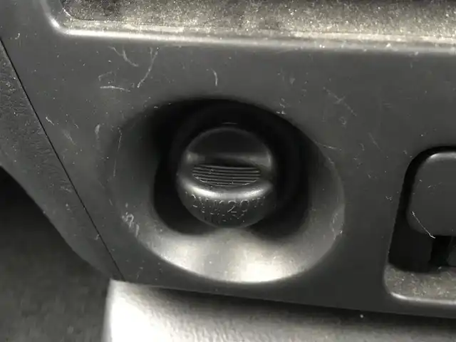 トヨタ ｂＢ Z Lパッケージ 富山県 2013(平25)年 7.8万km ブライトシルバーM 純正ナビ/フルセグTV/Bluetooth/スマートキー/ウインカーミラー/電動格納ミラー/ヘッドライトレベライザー/フォグランプ/パワーウインドウ/AAC