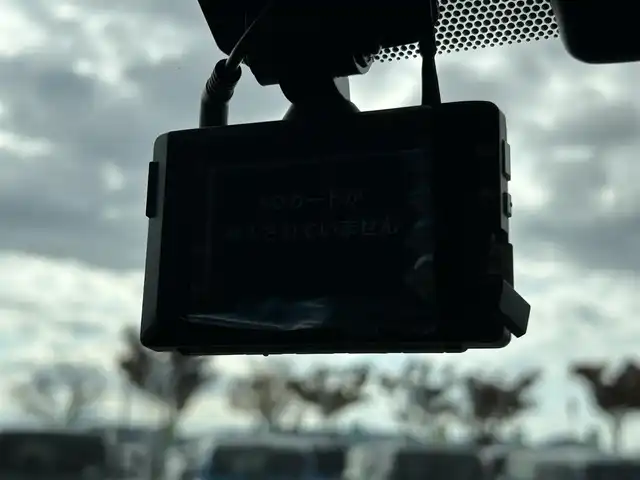 トヨタ クラウン ハイブリッド アスリートS 和歌山県 2014(平26)年 6.8万km ホワイトパールクリスタルシャイン 純正8インチナビ/フルセグTV/Bluetooth/CD/DVD/HDD/バックカメラ/ビルトインETC/前後ドライブレコーダー/PCS/レーダークルーズコントロール/クリアランスソナー/革ステアリング/ステアリングスイッチ/ステアリングヒーター/電動テレスコチルト/前席シートヒーター/前席パワーシート/LEDヘッドライト/フォグランプ/オートライト/オートワイパー/電動格納ミラー/フルオートエアコン/nano-e/純正17インチAW/スペアタイヤ/プッシュスタート/スマートキー