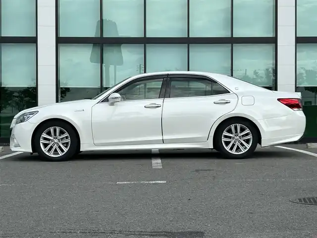 トヨタ クラウン ハイブリッド アスリートS 和歌山県 2014(平26)年 6.8万km ホワイトパールクリスタルシャイン 純正8インチナビ/フルセグTV/Bluetooth/CD/DVD/HDD/バックカメラ/ビルトインETC/前後ドライブレコーダー/PCS/レーダークルーズコントロール/クリアランスソナー/革ステアリング/ステアリングスイッチ/ステアリングヒーター/電動テレスコチルト/前席シートヒーター/前席パワーシート/LEDヘッドライト/フォグランプ/オートライト/オートワイパー/電動格納ミラー/フルオートエアコン/nano-e/純正17インチAW/スペアタイヤ/プッシュスタート/スマートキー