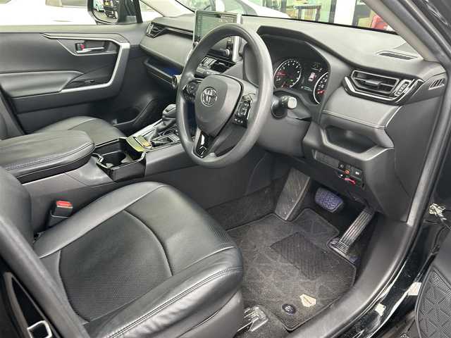 トヨタ ＲＡＶ４ X 島根県 2021(令3)年 6.4万km アティチュードブラックマイカ 登録時走行距離63978km/純正メーカーナビ/フルセグTV/クルーズコントロール（追従走行あり）/バックカメラ/コーナーセンサー前後/社外フルエアロ（ROWEN）/ブラインドスポットモニター/レーンキープアシスト/オートマチックハイビーム/LEDライト/ハーフレザーシート/デジタルインナーミラードラレコ付き/社外ドライブレコーダー/純正アルミホイール/純正フロアマット/ウィンカーミラー/ETC/プッシュスタート/保証書/取扱説明書