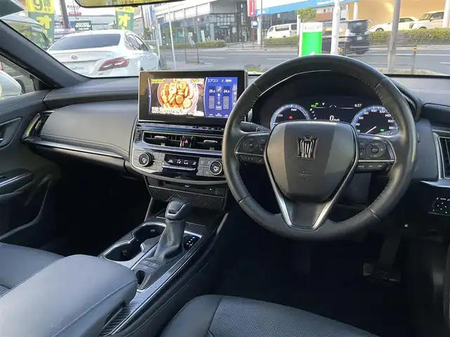トヨタ クラウン ハイブリッド RS アドバンス 大阪府 2022(令4)年 3.6万km シルバーマイカM ワンオーナー/禁煙車/純正ナビ（12.3インチ）/（FM/AM・TV・DVD/CD・Bluetooth）/プリクラッシュセーフティー/クリアランスソナー/ブラインドスポットモニター/レーダークルーズコントロール/ロードサインアシスト/ドライブモード/（ノーマル・コンフォート・スポーツS・スポーツS＋・エコ）/純正18インチアルミホイール/ドライブレコーダー(前後)/ハンドルヒーター/シートヒーター/ブレーキホールド/USB端子X2/ETC2.0/本革巻きステアリング/取扱説明書/保証書