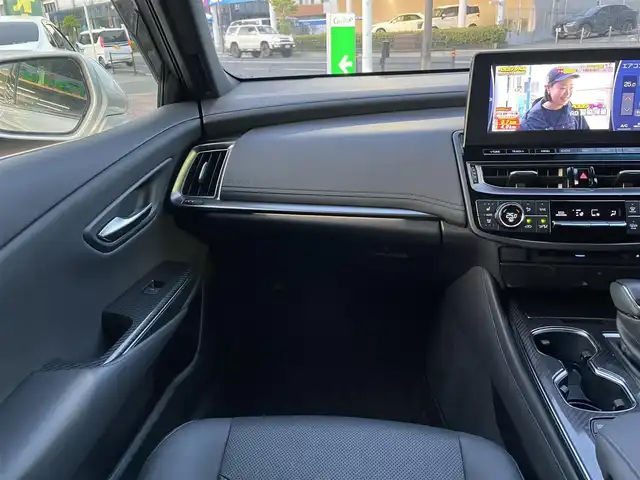 トヨタ クラウン ハイブリッド RS アドバンス 大阪府 2022(令4)年 3.6万km シルバーマイカM ワンオーナー/禁煙車/純正ナビ（12.3インチ）/（FM/AM・TV・DVD/CD・Bluetooth）/プリクラッシュセーフティー/クリアランスソナー/ブラインドスポットモニター/レーダークルーズコントロール/ロードサインアシスト/ドライブモード/（ノーマル・コンフォート・スポーツS・スポーツS＋・エコ）/純正18インチアルミホイール/ドライブレコーダー(前後)/ハンドルヒーター/シートヒーター/ブレーキホールド/USB端子X2/ETC2.0/本革巻きステアリング/取扱説明書/保証書